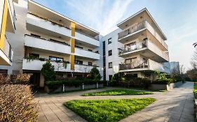 Malborska Lovely Apartment By Bookinghost